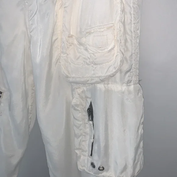 Johnny Was Pete & Greta Cargo Pants. - Picture 5 of 11